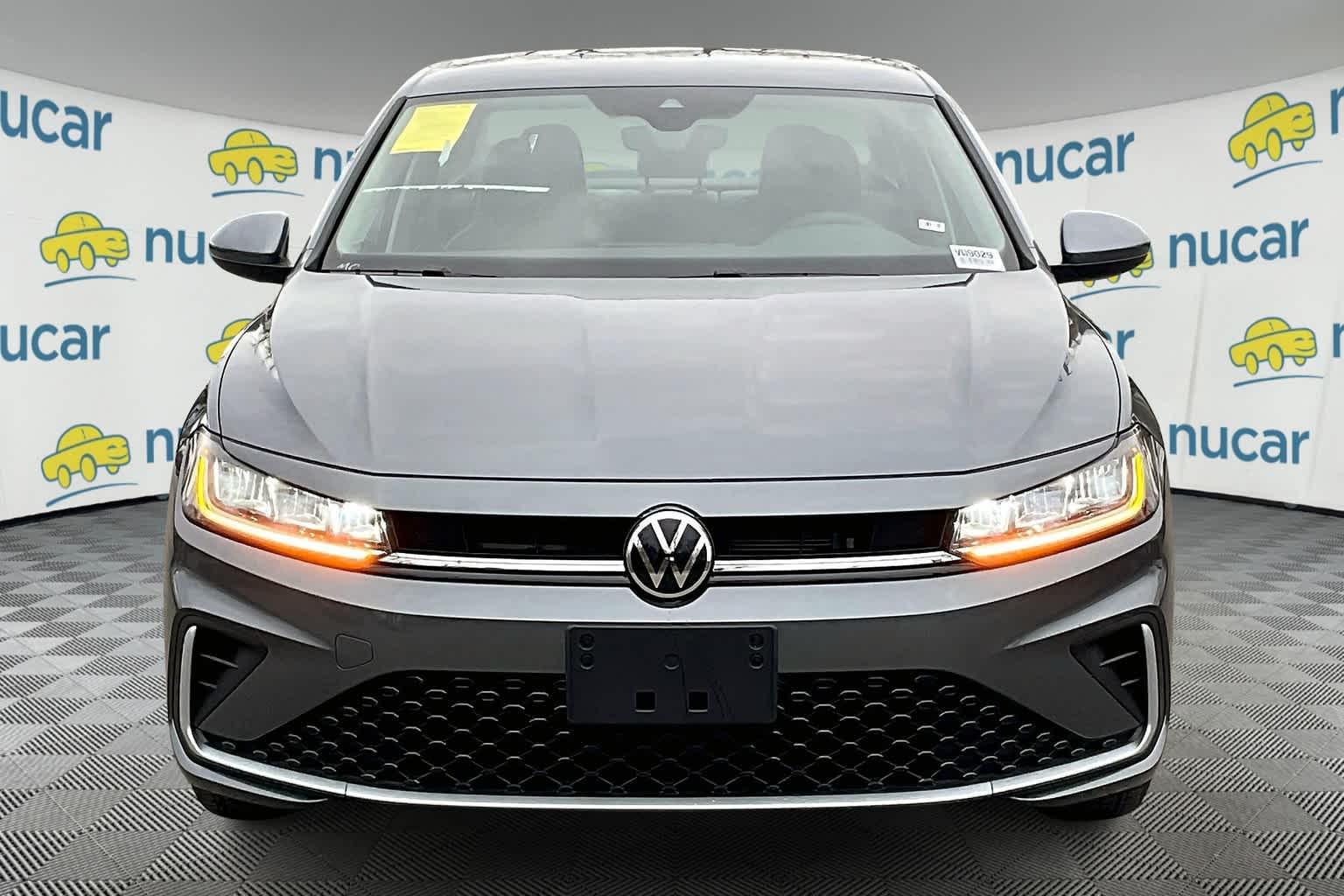 2025 Volkswagen Jetta SE - Photo 3