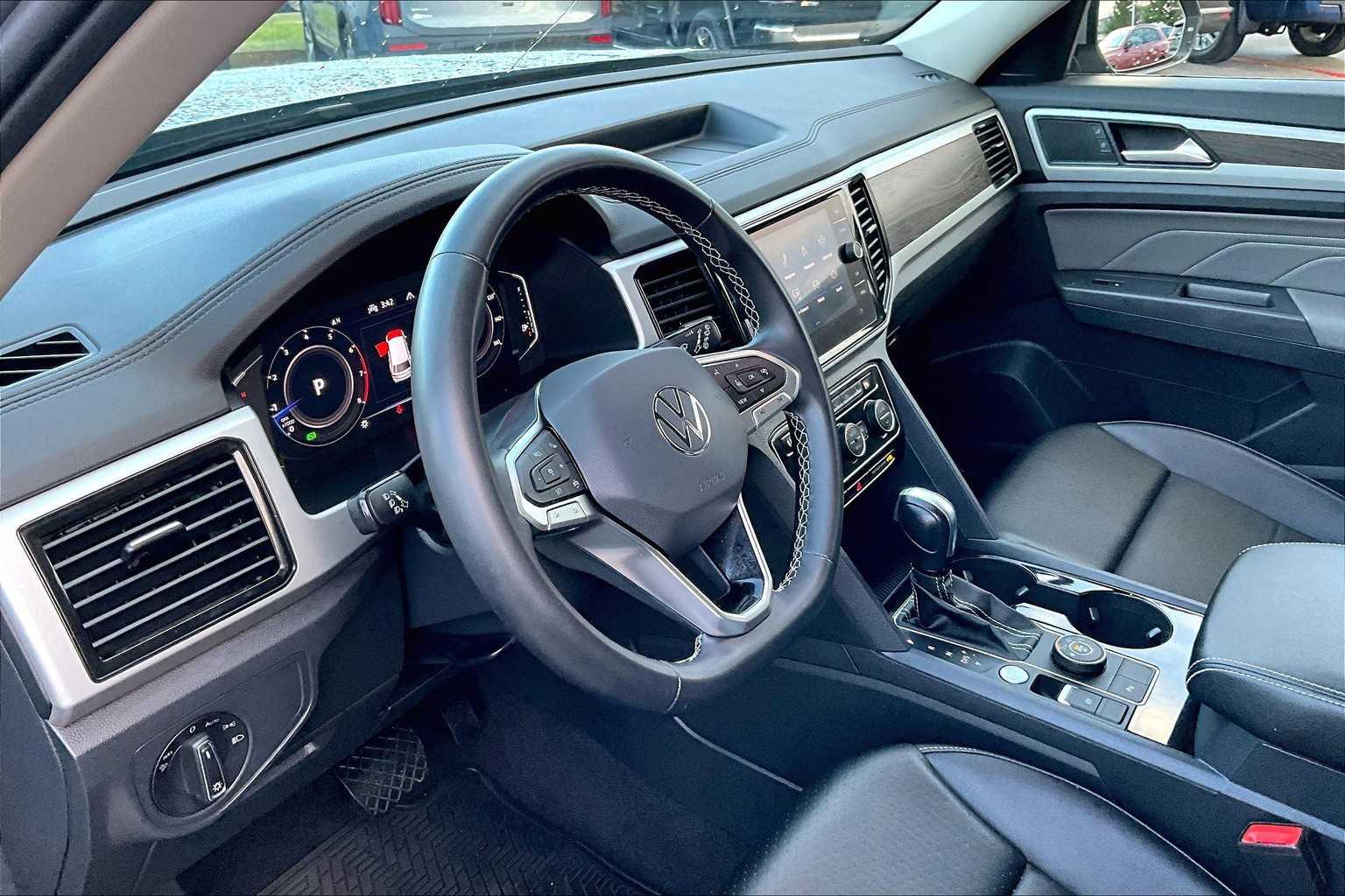 2022 Volkswagen Atlas 2.0T SE w/Technology - Photo 8