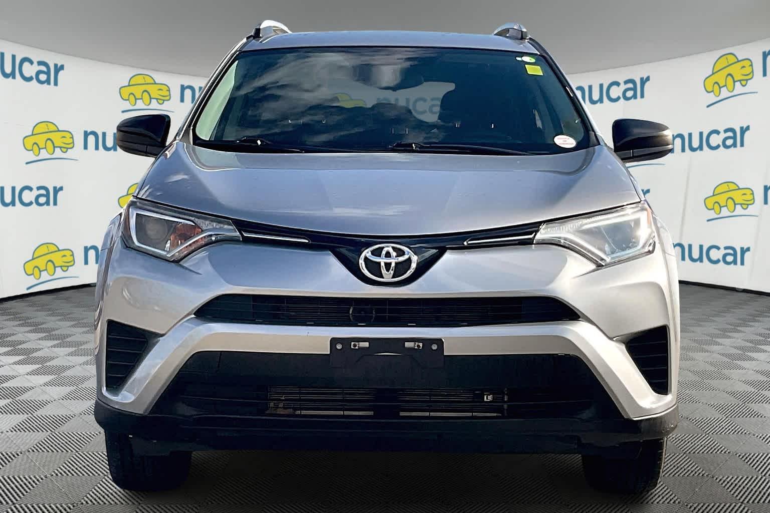 2016 Toyota RAV4 LE - Photo 2