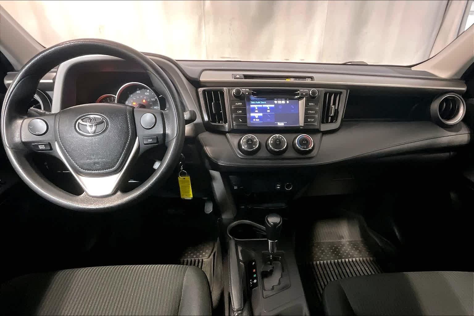 2016 Toyota RAV4 LE - Photo 21