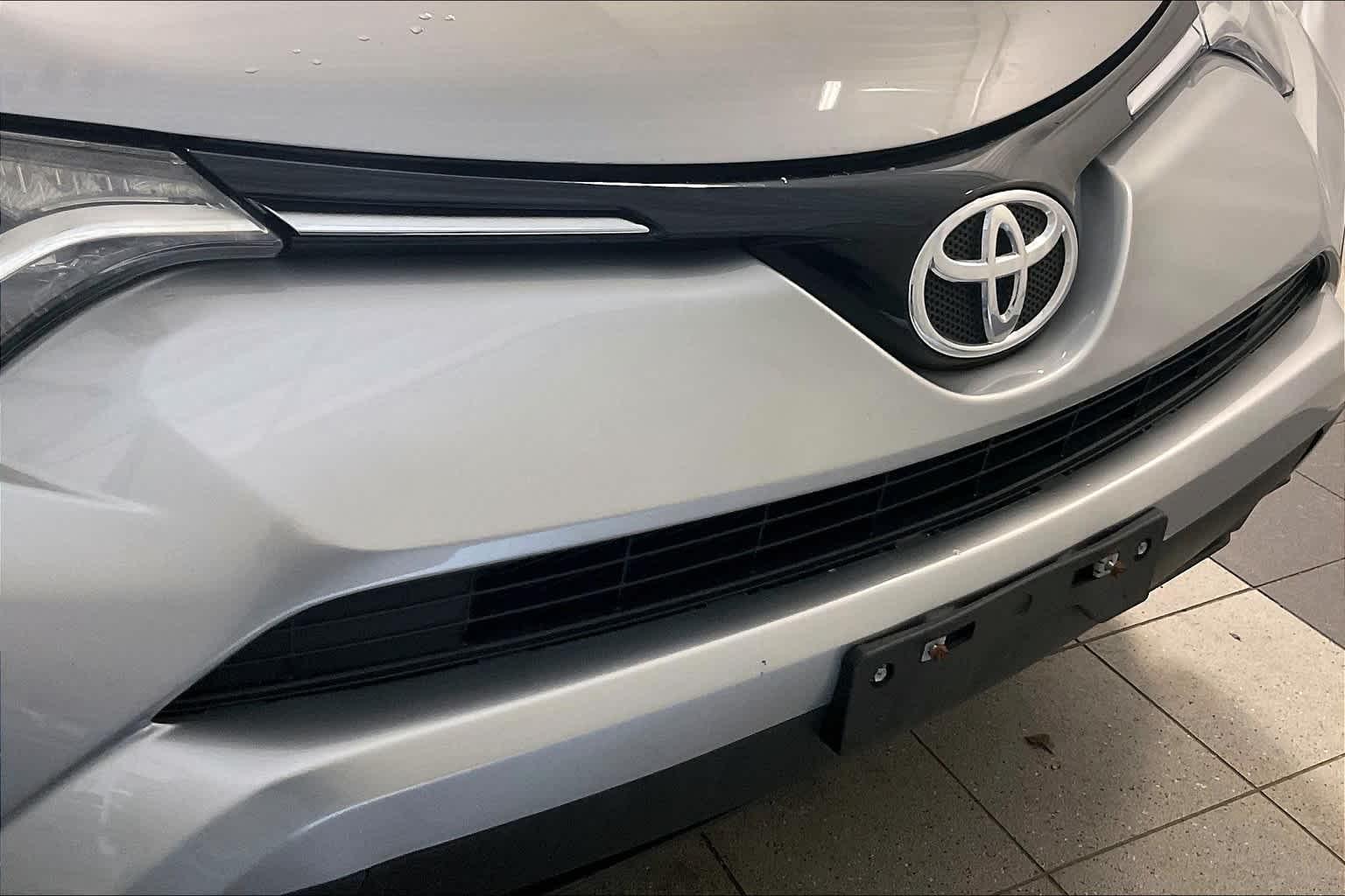 2016 Toyota RAV4 LE - Photo 31