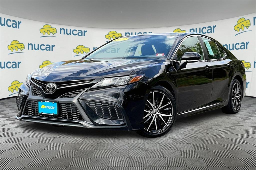 2022 Toyota Camry SE - Photo 3