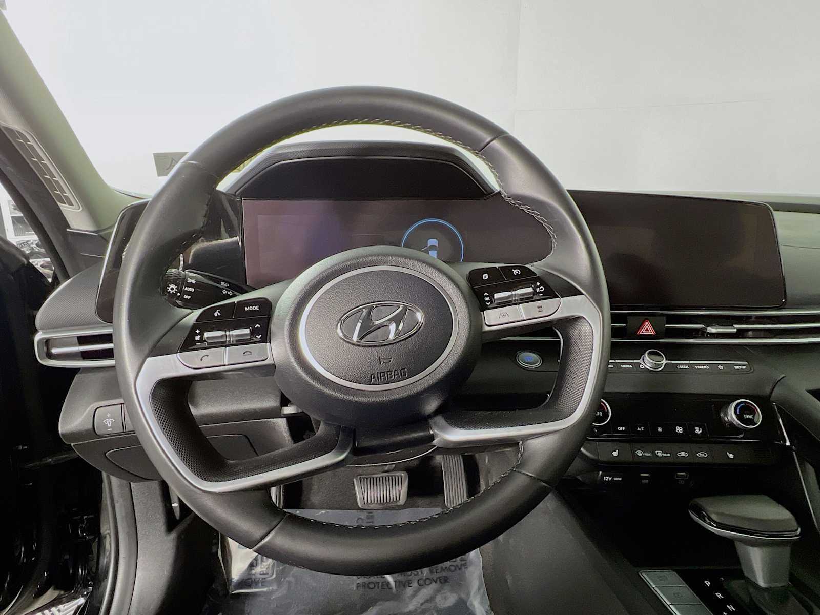 2023 Hyundai Elantra SEL - Photo 11