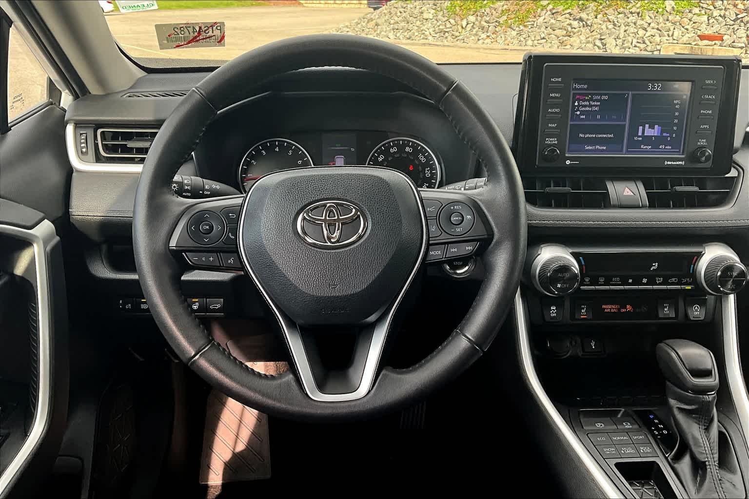 2021 Toyota RAV4 XLE - Photo 17