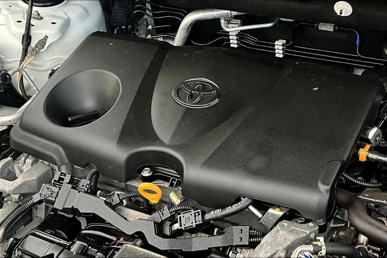 2021 Toyota RAV4 XLE - Photo 35