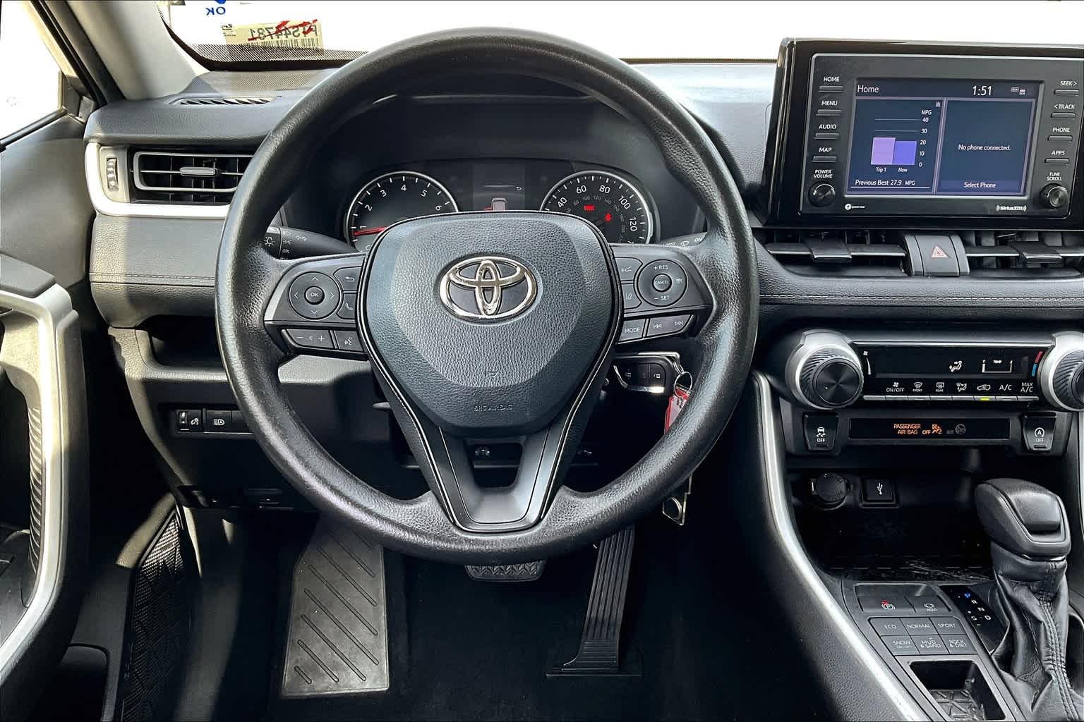 2021 Toyota RAV4 LE - Photo 17