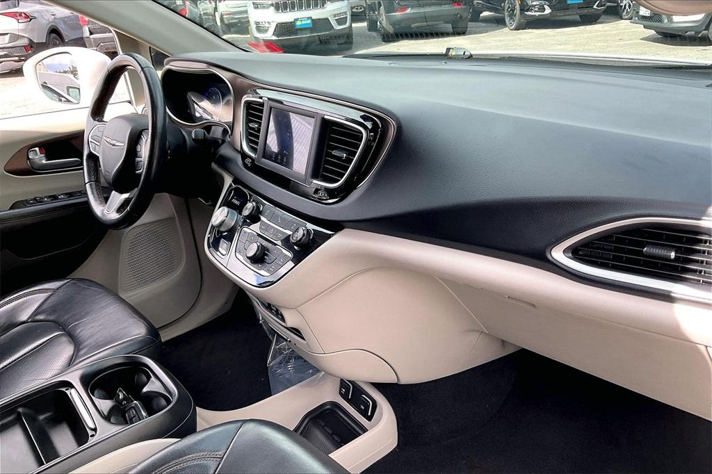 2018 Chrysler Pacifica Touring L - Photo 13