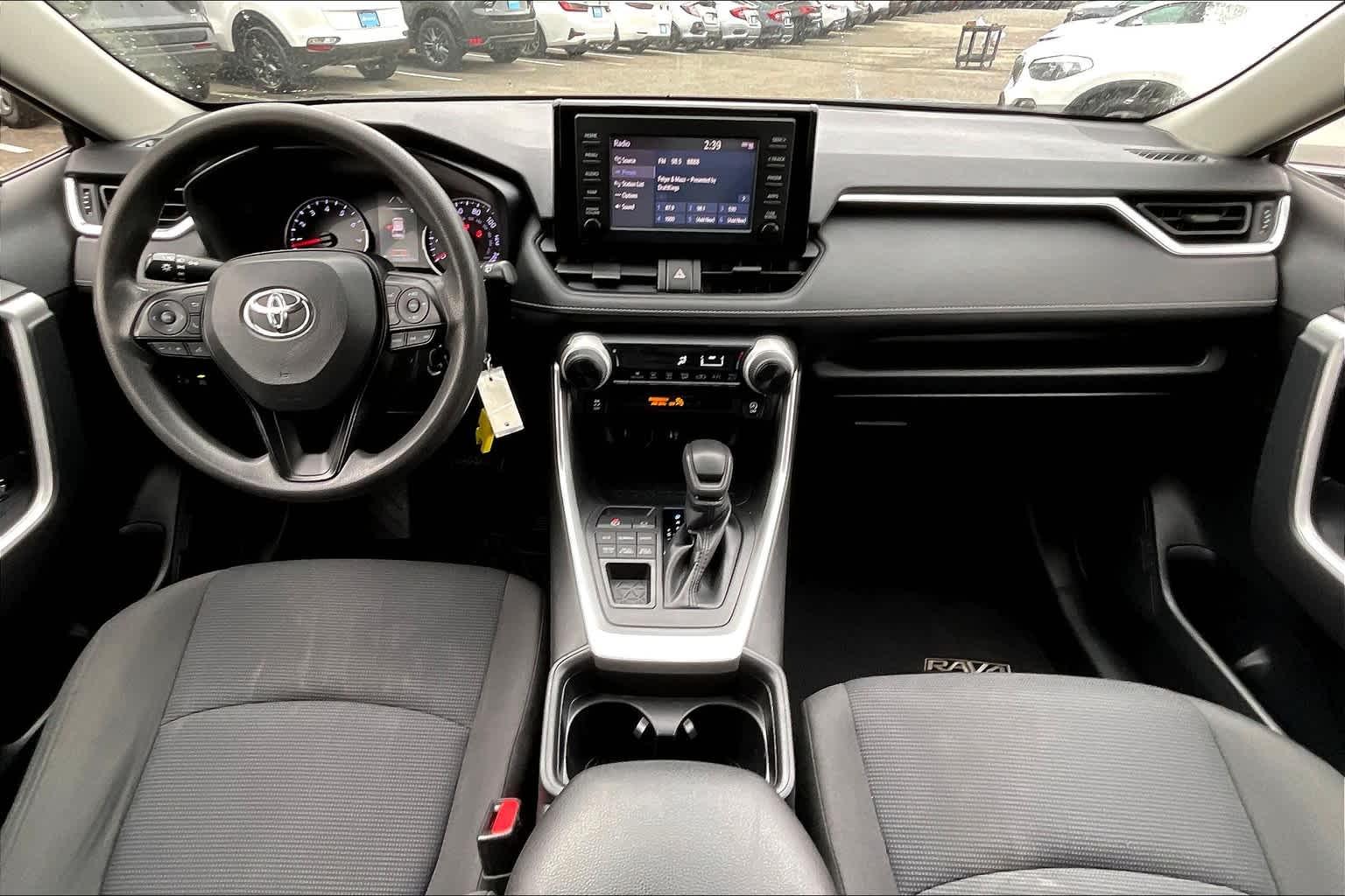 2019 Toyota RAV4 LE - Photo 29