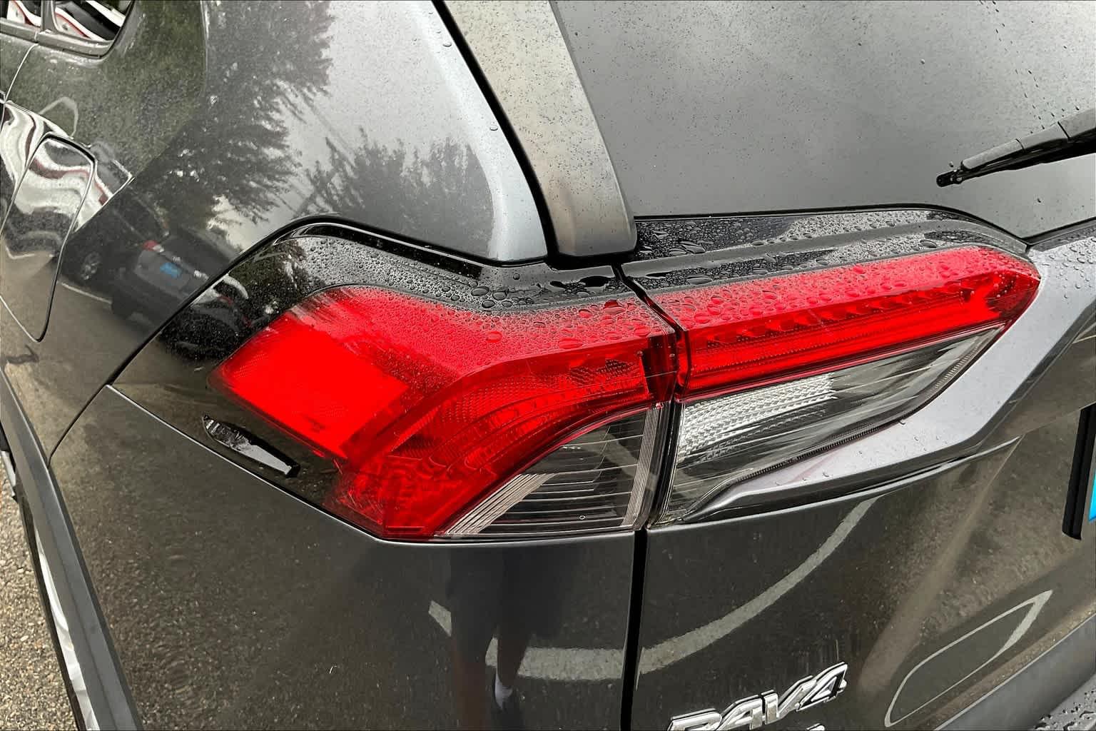 2019 Toyota RAV4 LE - Photo 39