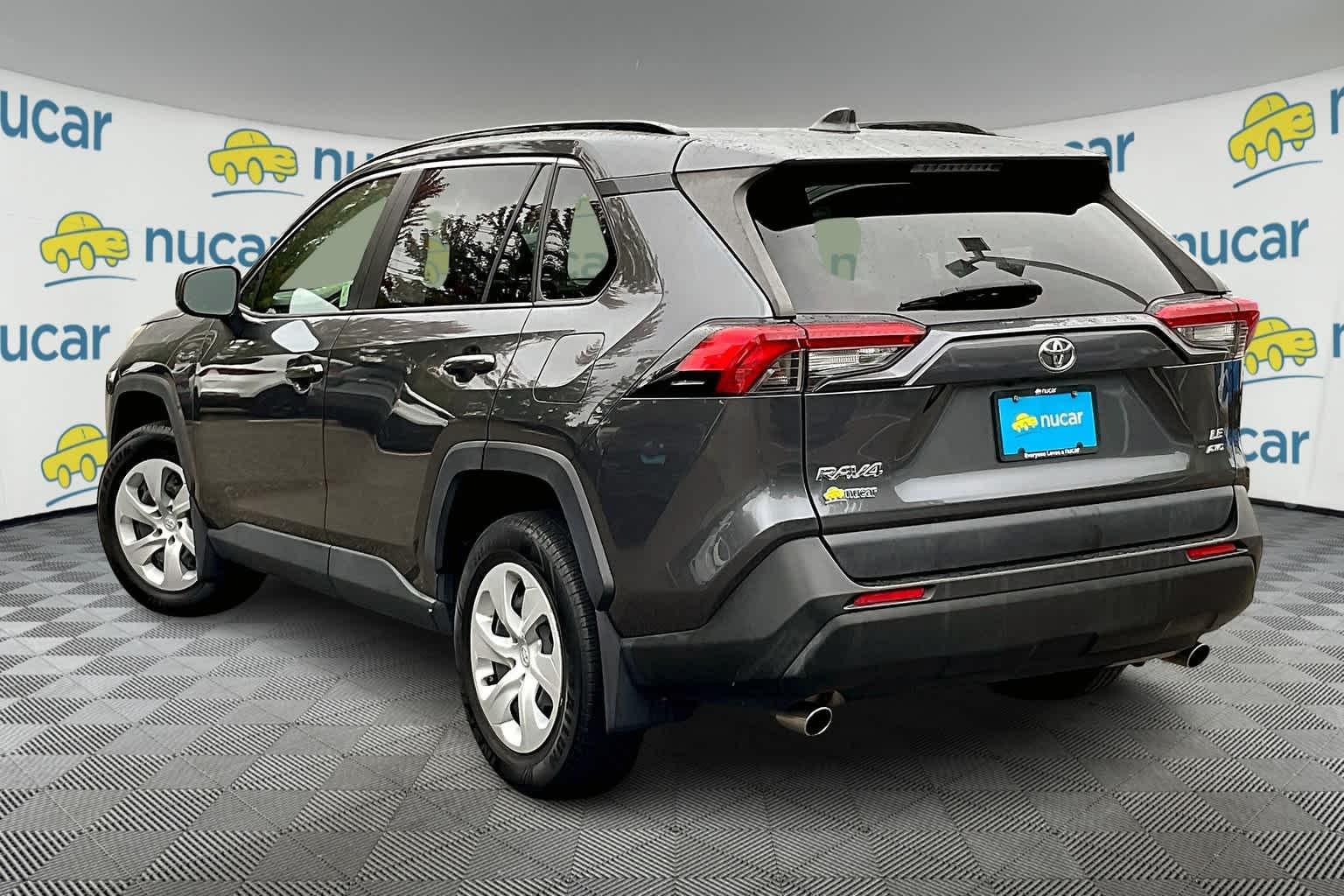 2019 Toyota RAV4 LE - Photo 4