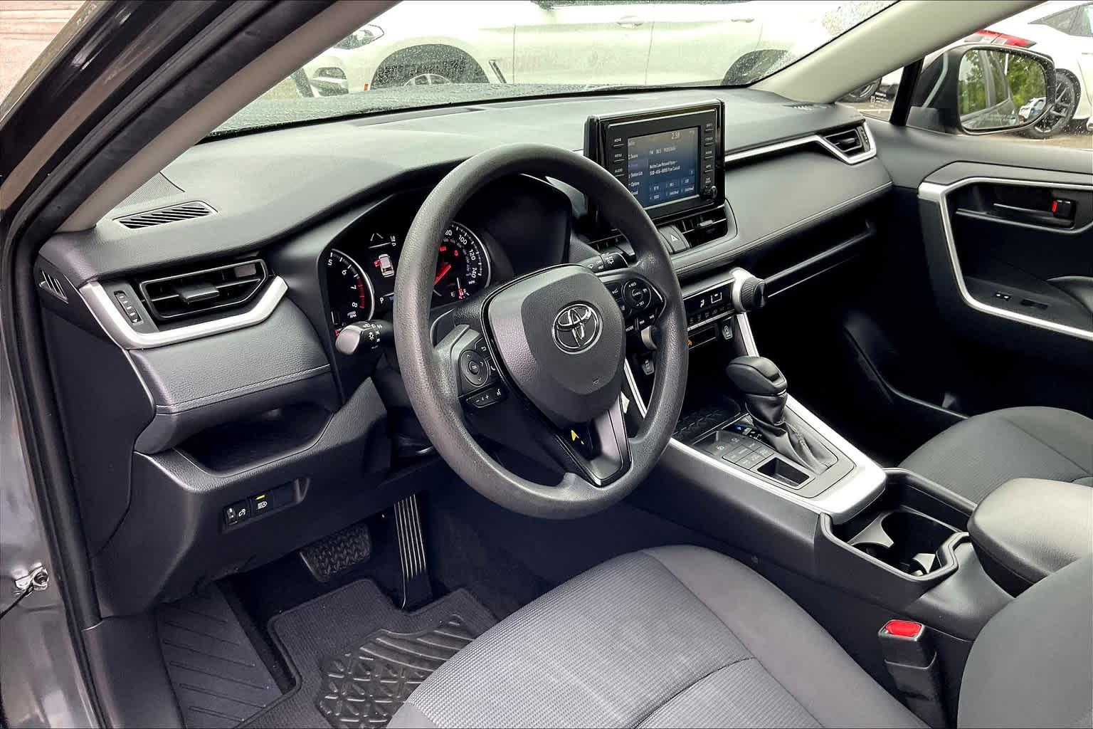 2019 Toyota RAV4 LE - Photo 9