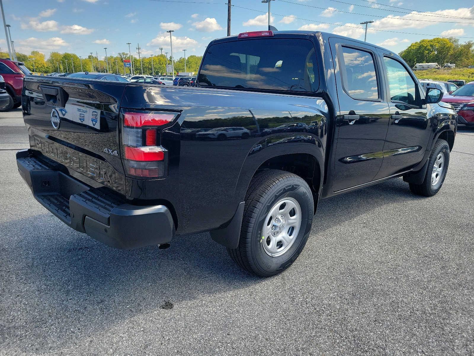 2024 Nissan Frontier S Crew Cab 4x4 - Photo 4