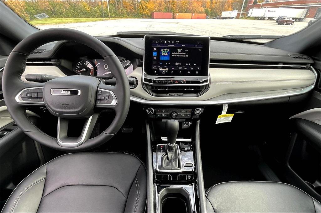 2025 Jeep Compass Limited - Photo 11