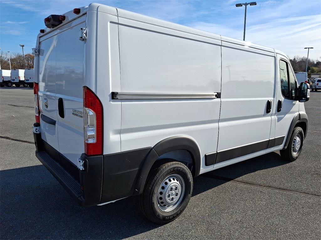 2025 Ram ProMaster 1500 Low Roof - Photo 4