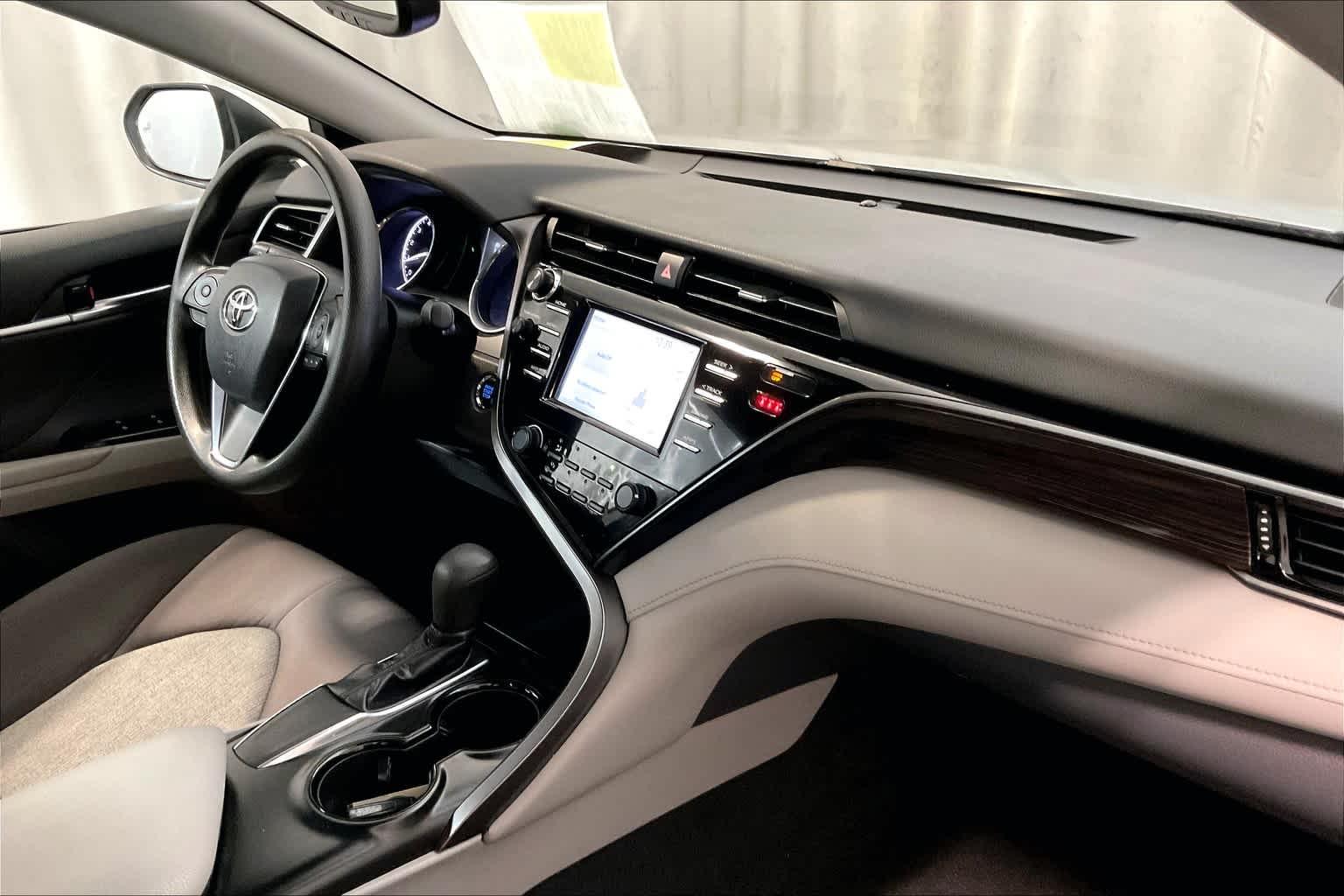 2019 Toyota Camry LE - Photo 14