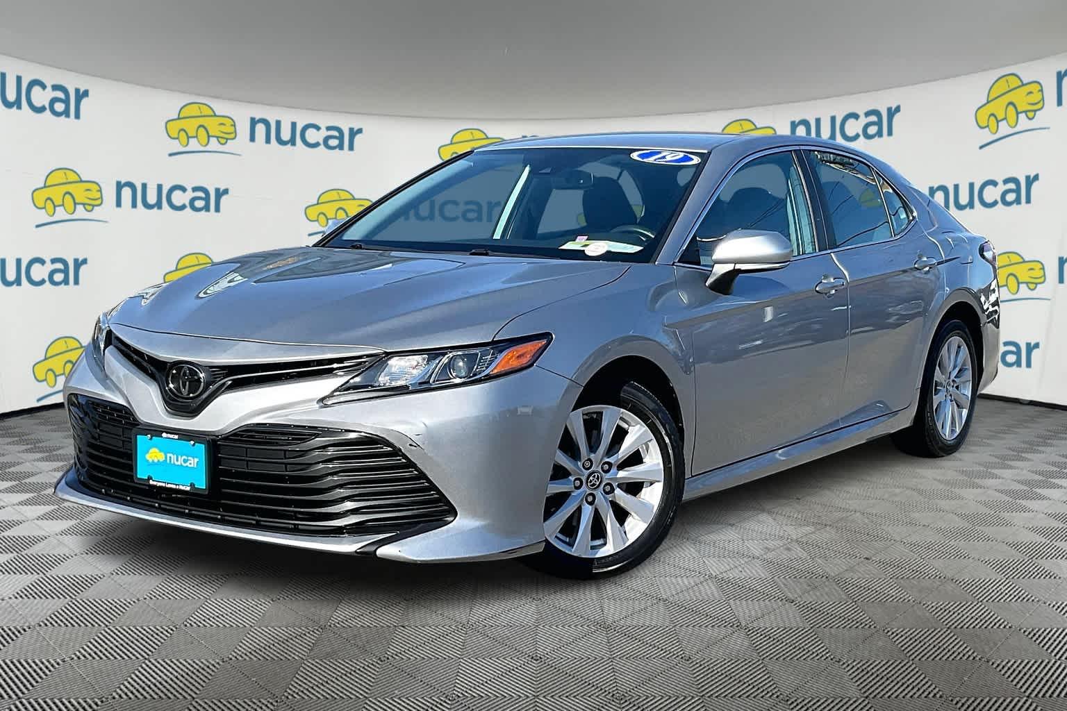 2019 Toyota Camry LE - Photo 3