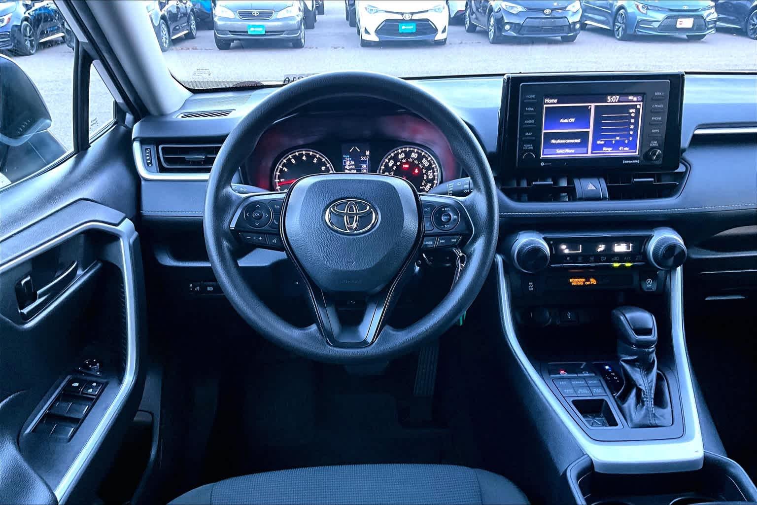 2021 Toyota RAV4 LE - Photo 17