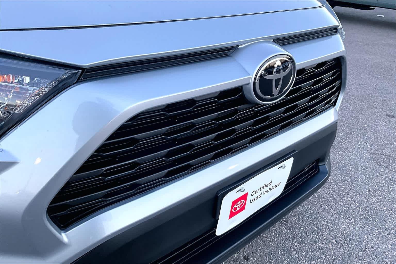 2021 Toyota RAV4 LE - Photo 29