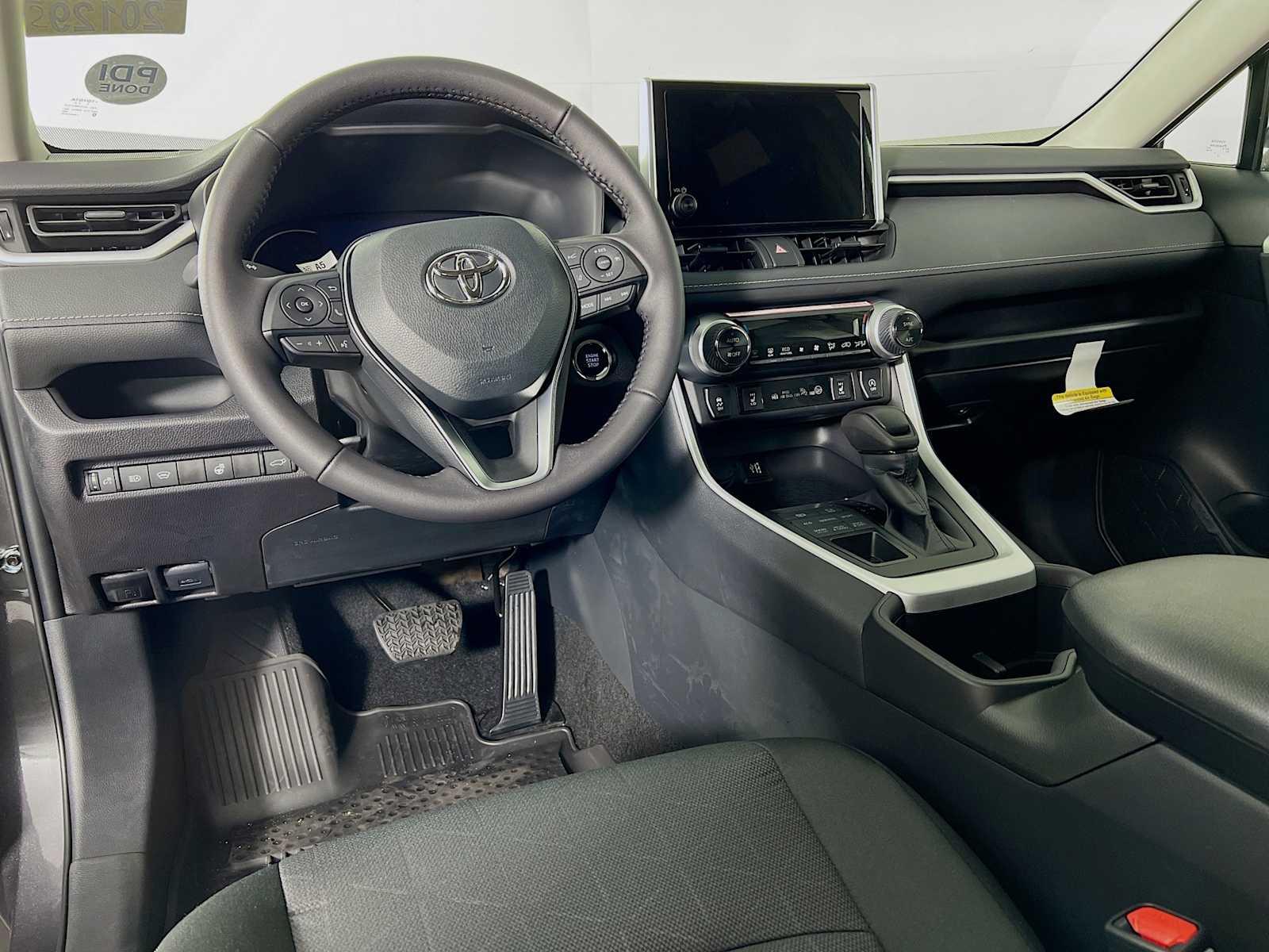 2024 Toyota RAV4 XLE - Photo 6