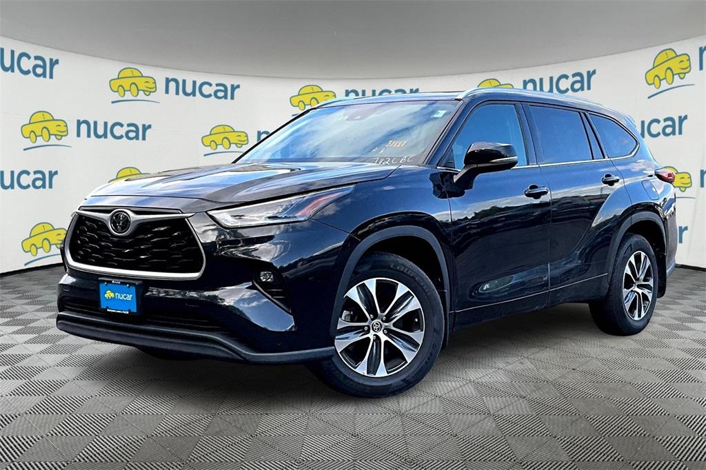 2021 Toyota Highlander XLE - Photo 2