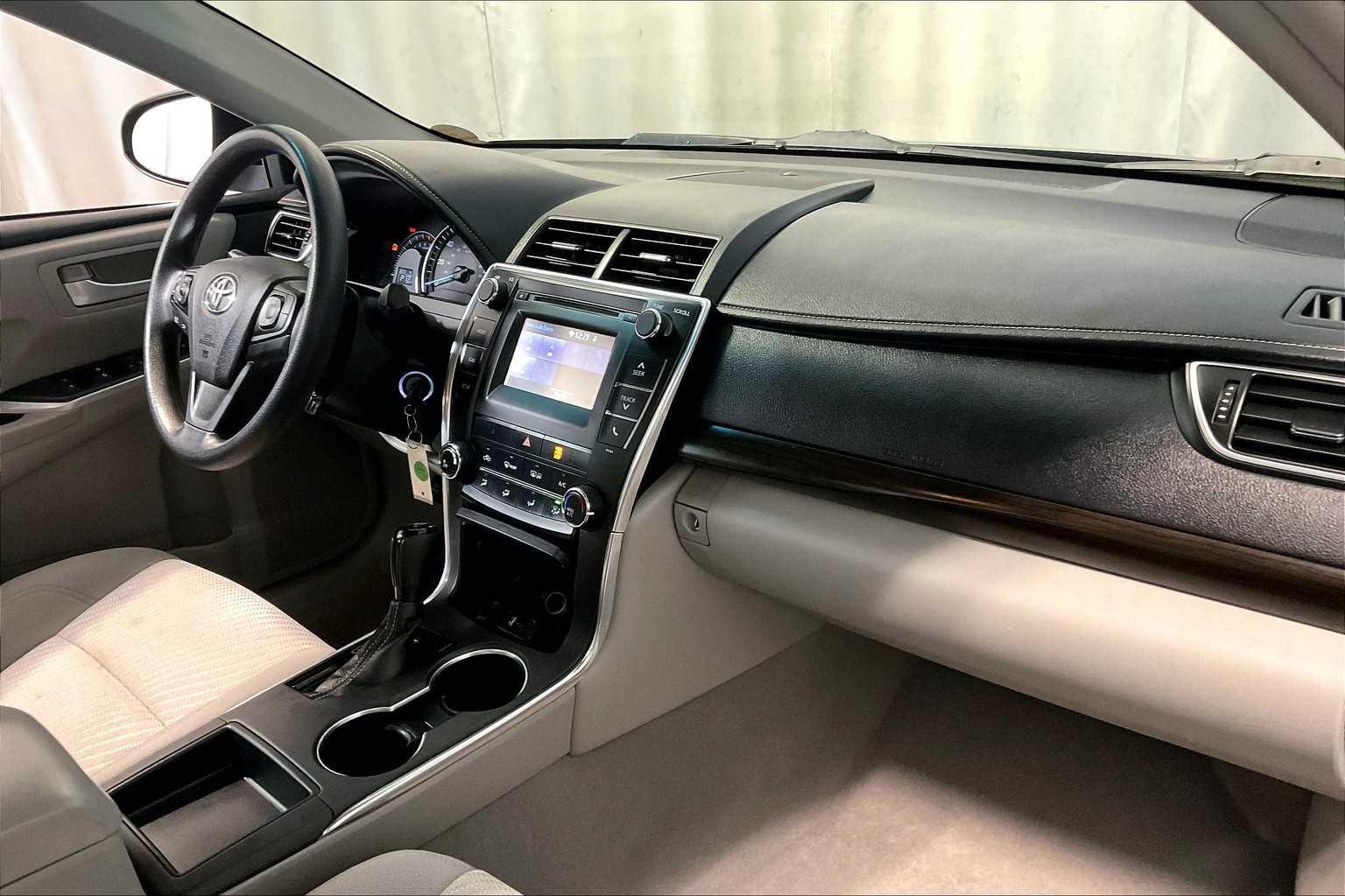 2015 Toyota Camry LE - Photo 13