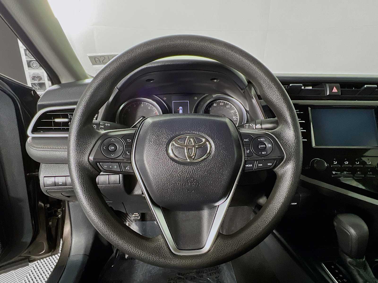 2018 Toyota Camry LE - Photo 11