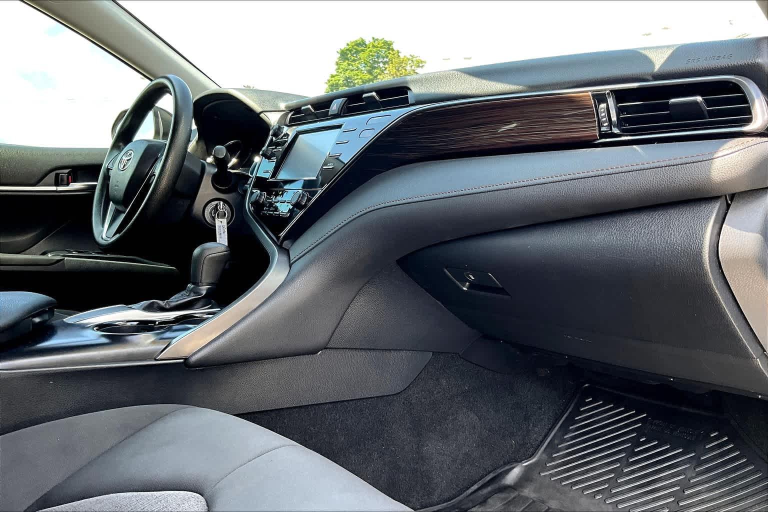 2019 Toyota Camry LE - Photo 14