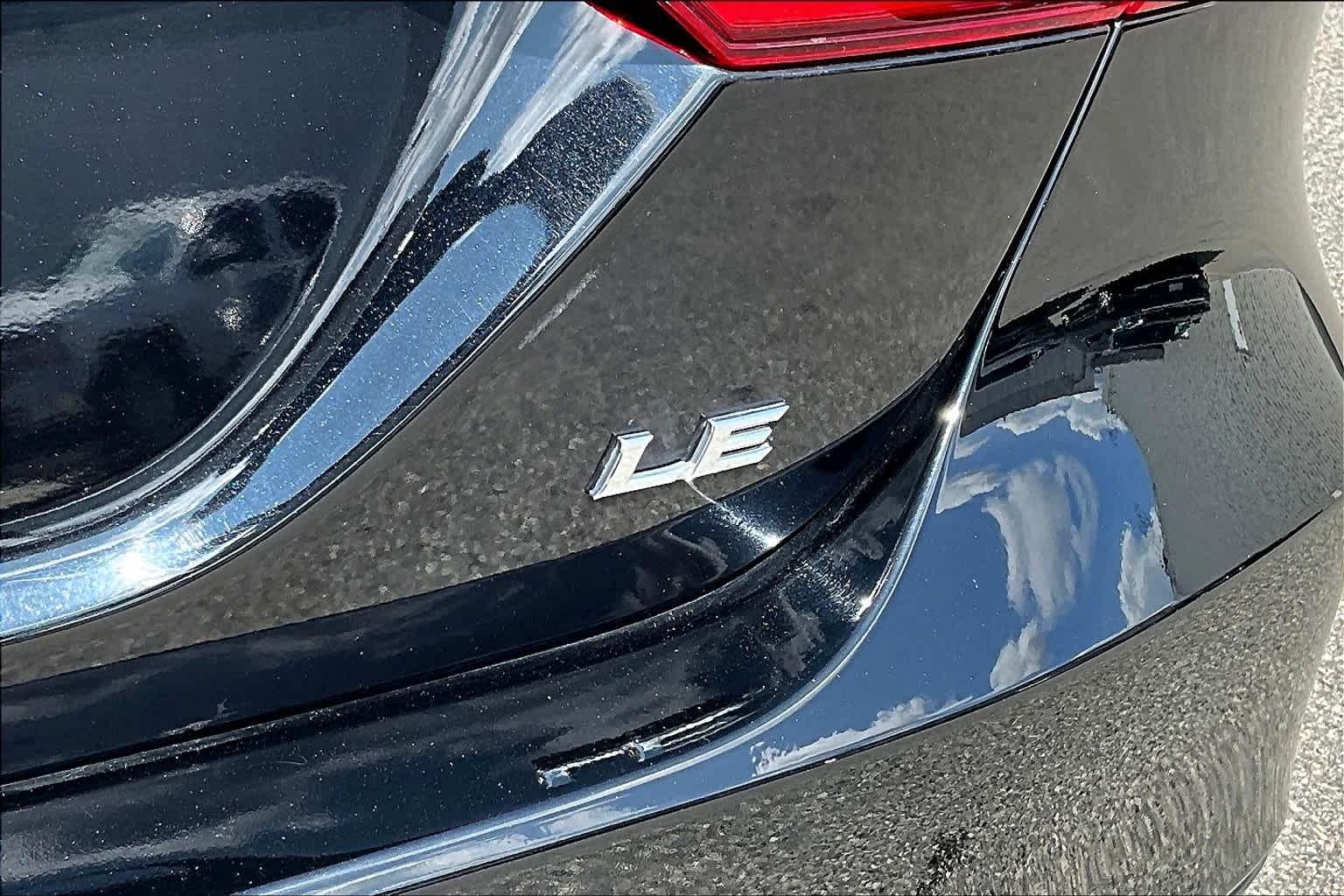 2019 Toyota Camry LE - Photo 26