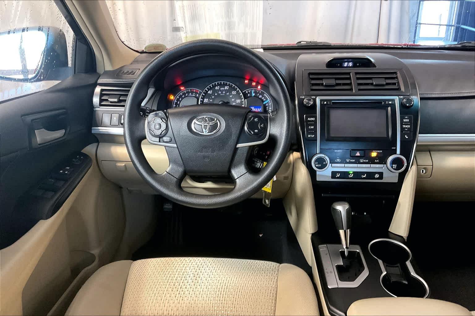 2014 Toyota Camry LE - Photo 17