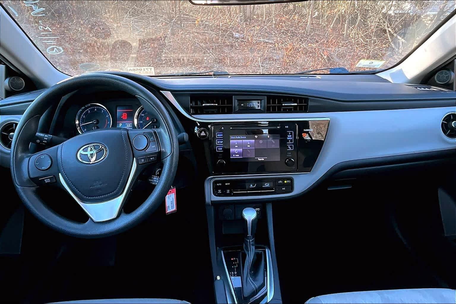 2017 Toyota Corolla LE - Photo 9