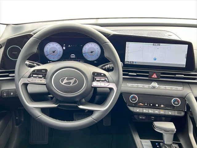 2025 Hyundai Elantra Limited - Photo 15