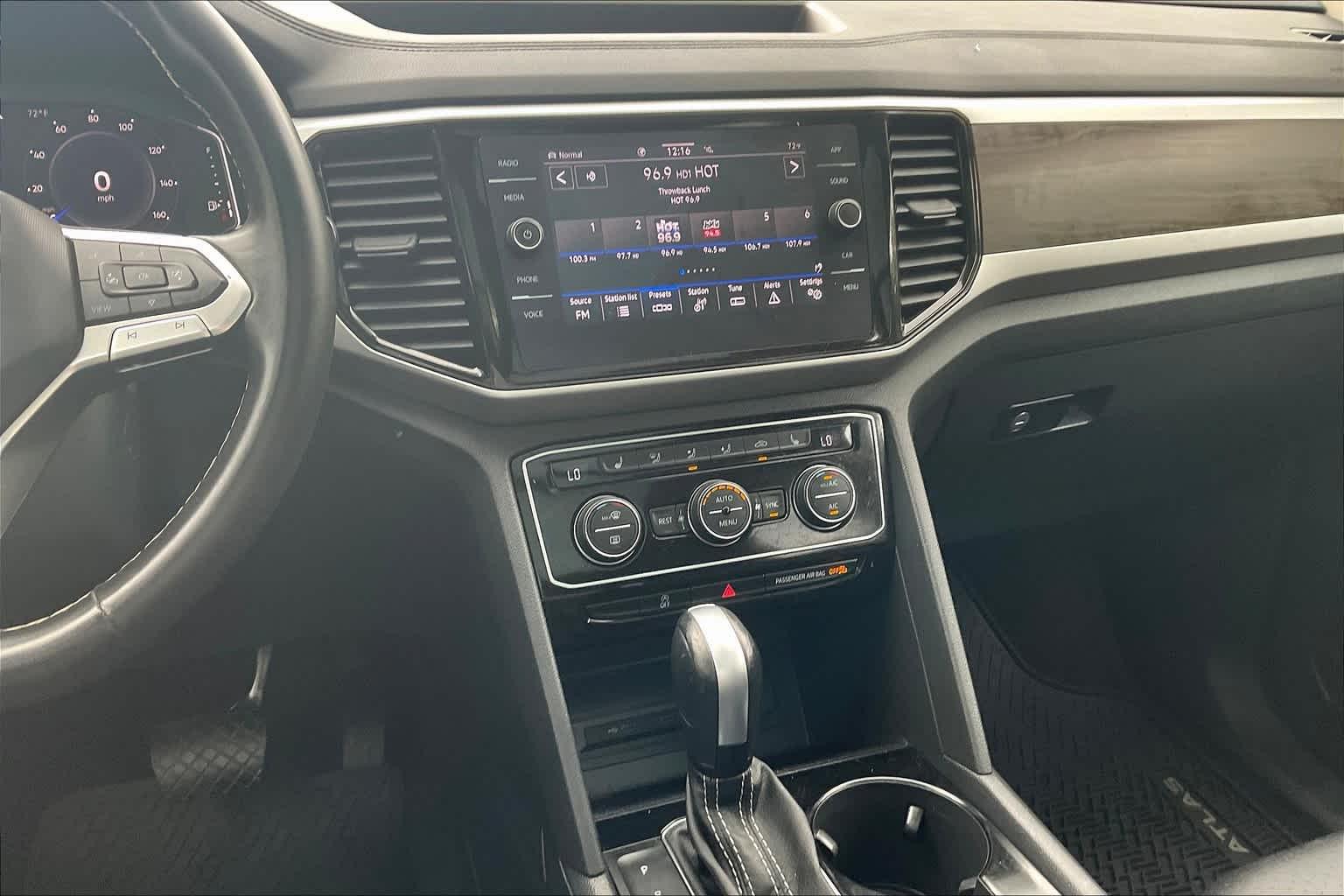 2022 Volkswagen Atlas 3.6L V6 SE w/Technology - Photo 19