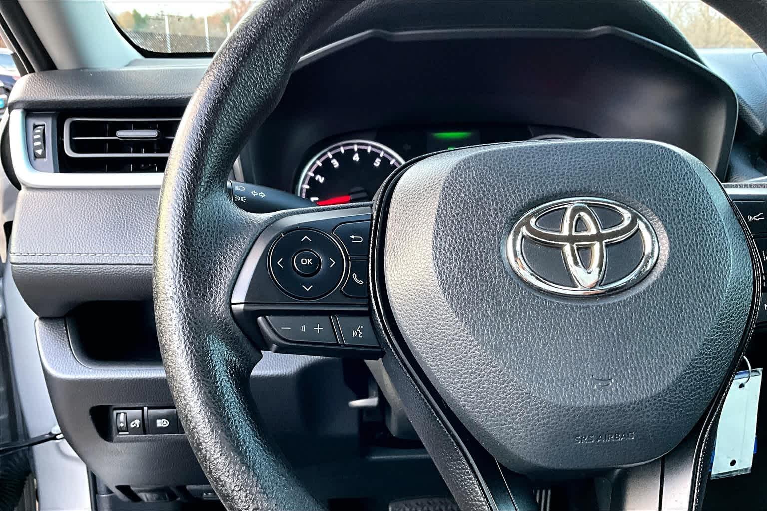 2021 Toyota RAV4 LE - Photo 22