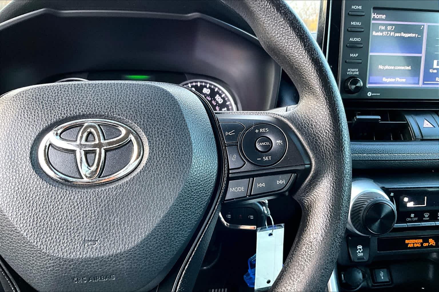 2021 Toyota RAV4 LE - Photo 23