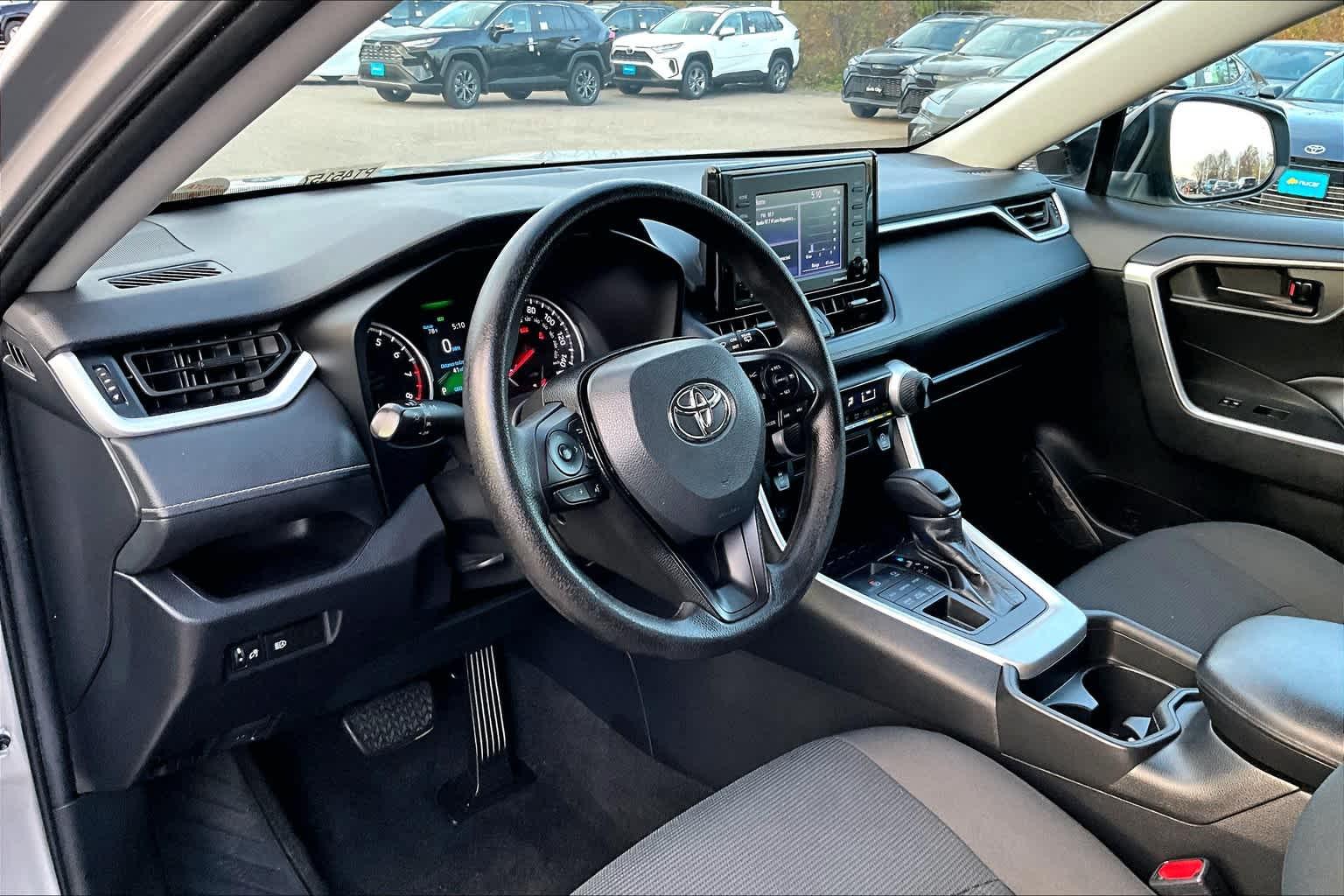 2021 Toyota RAV4 LE - Photo 8