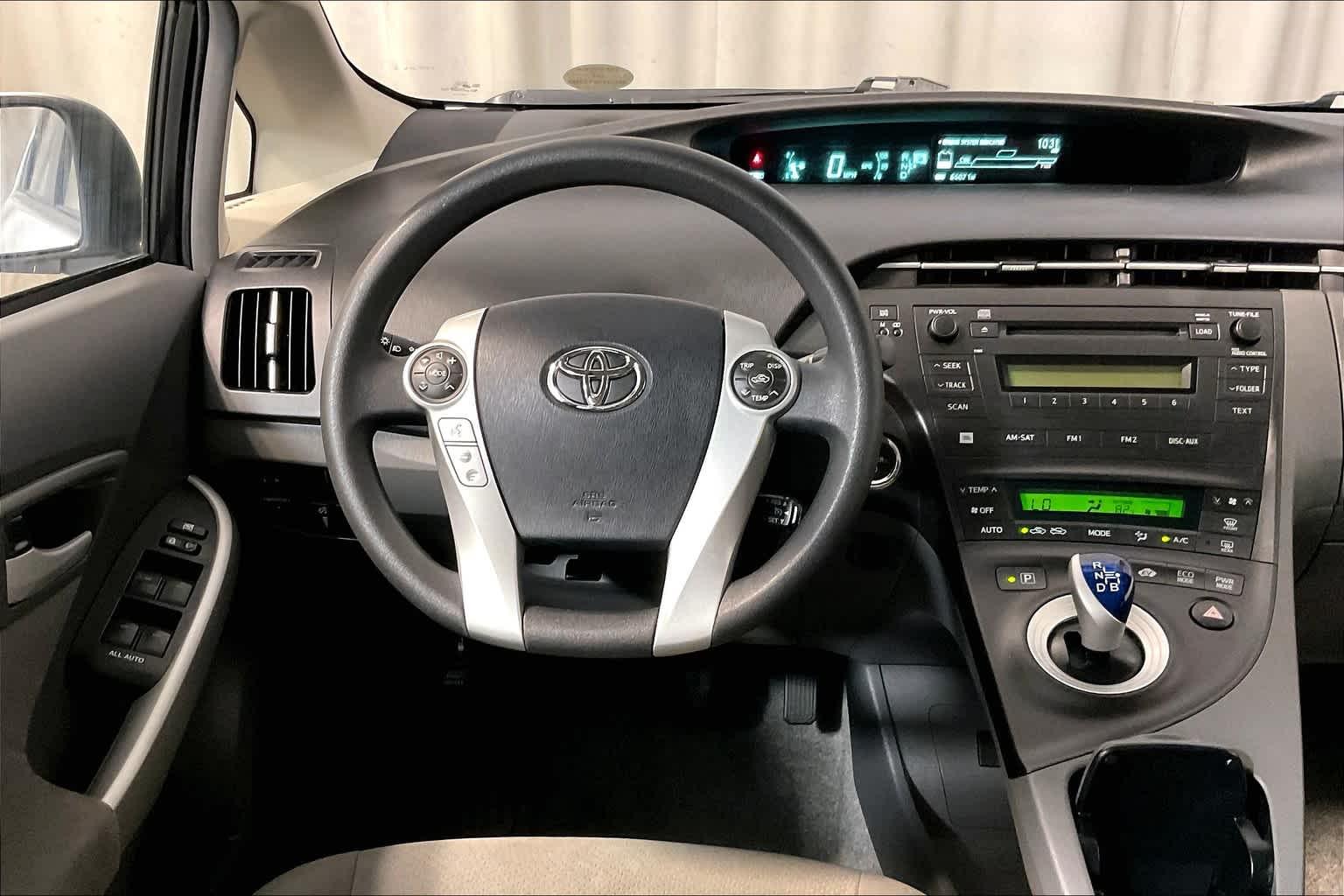 2010 Toyota Prius III - Photo 17