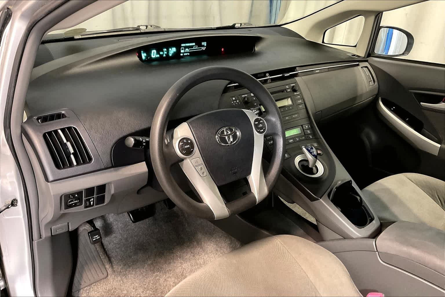 2010 Toyota Prius III - Photo 8