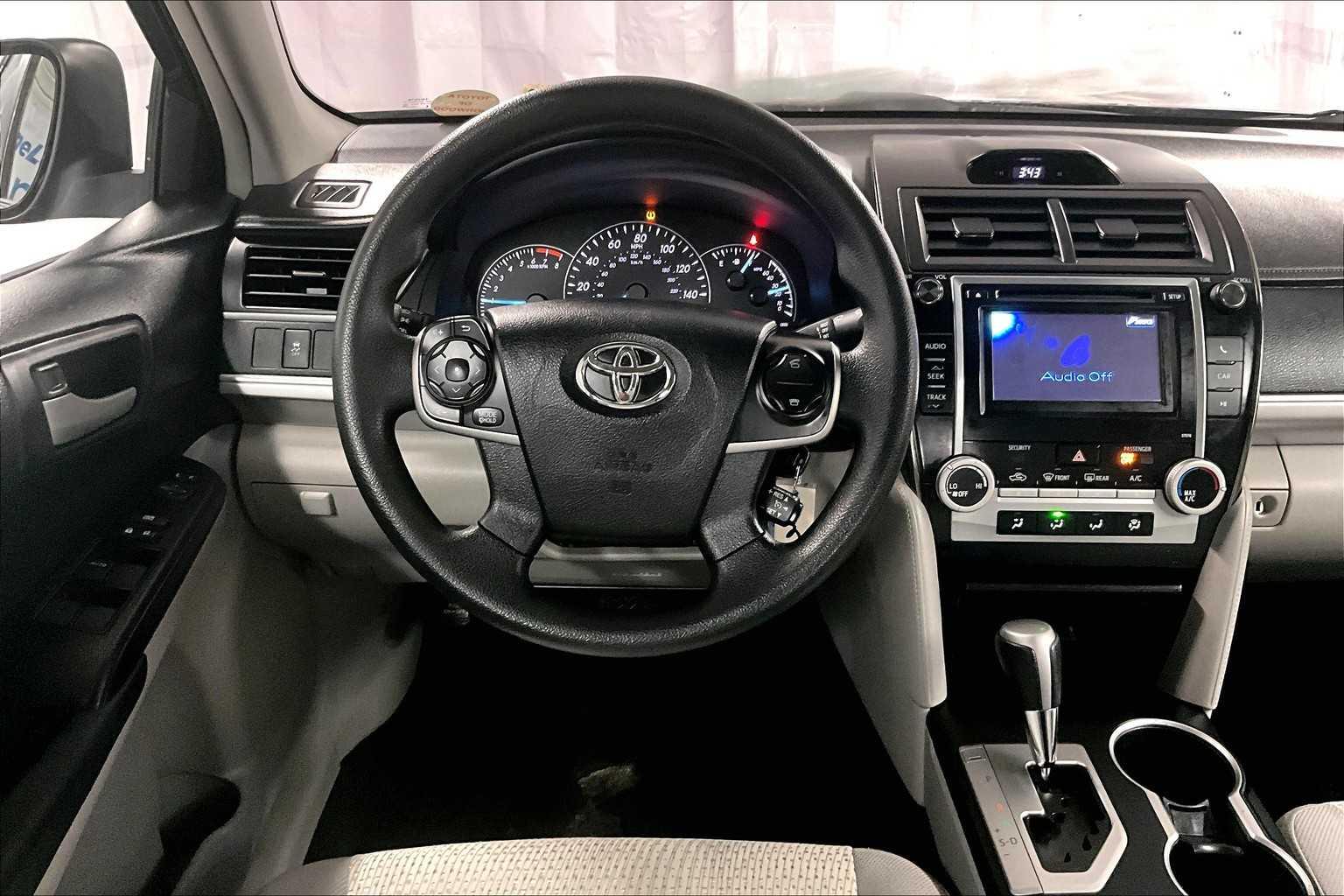 2013 Toyota Camry L - Photo 17