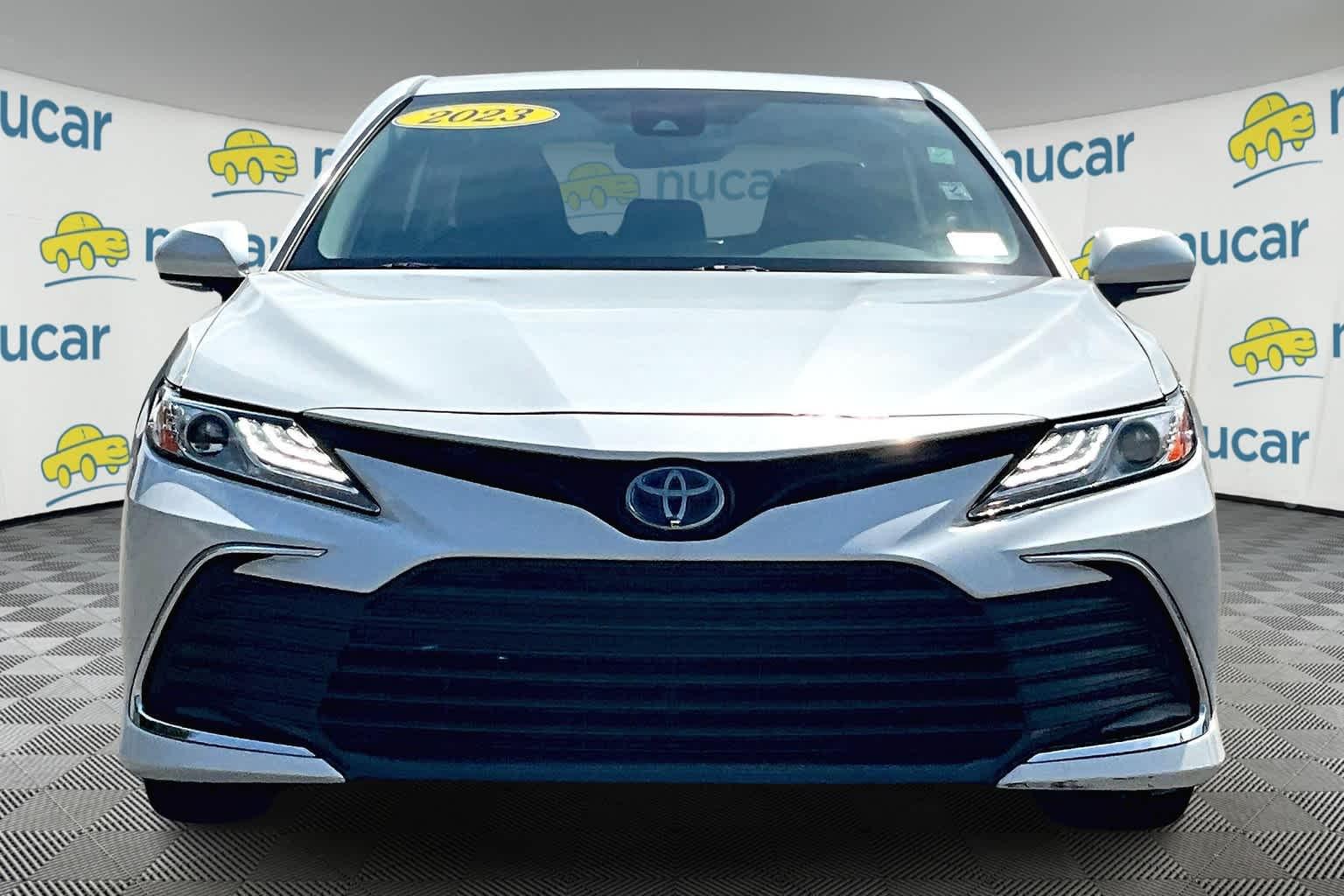 2023 Toyota Camry Hybrid XLE - Photo 2