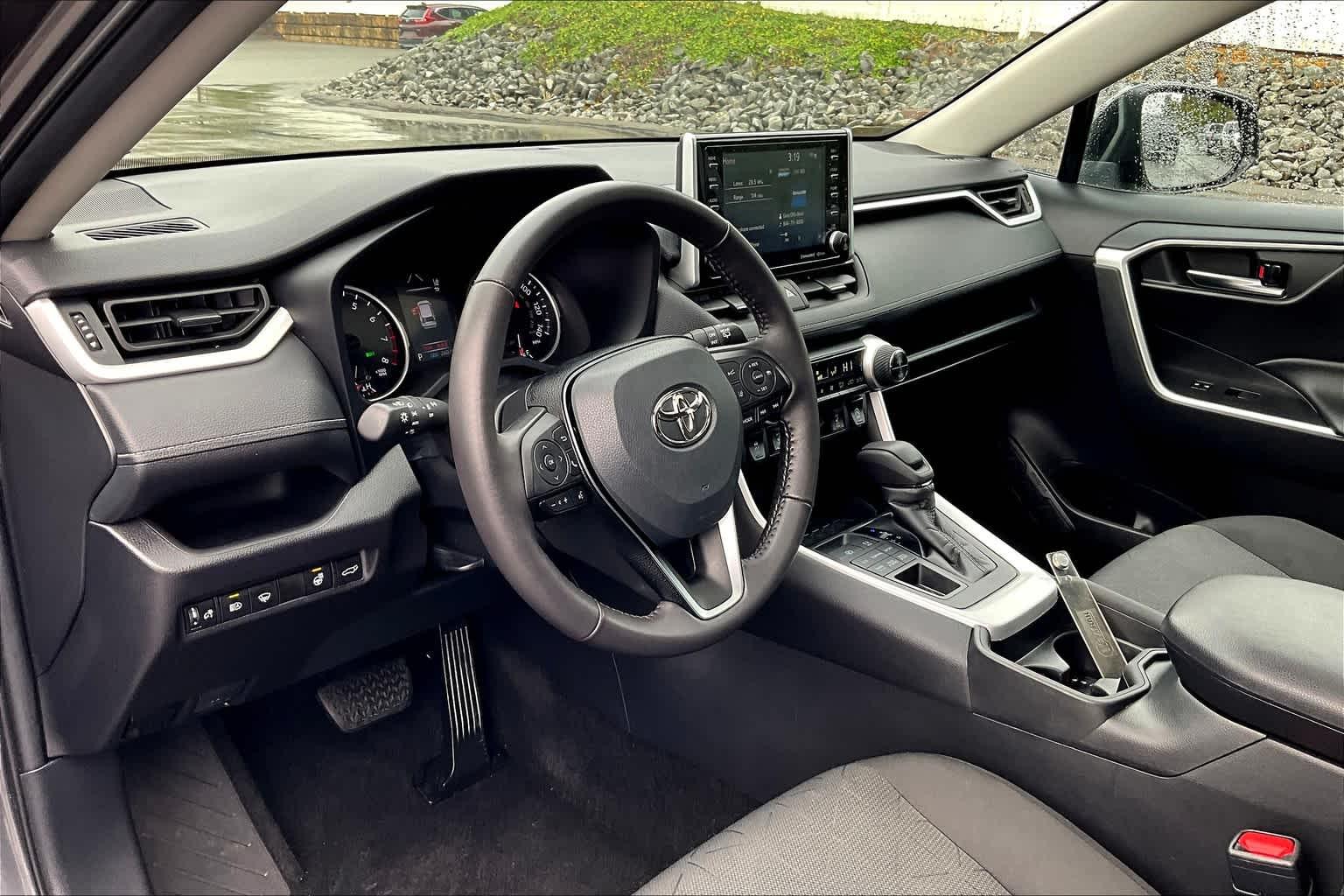 2021 Toyota RAV4 XLE - Photo 8