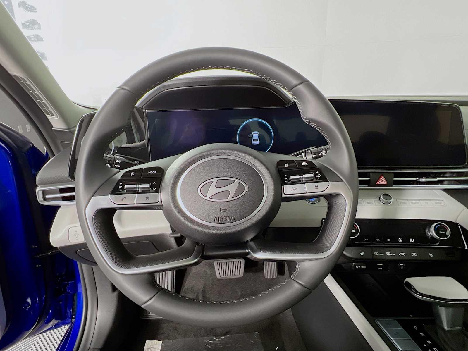 2025 Hyundai Elantra Limited - Photo 7