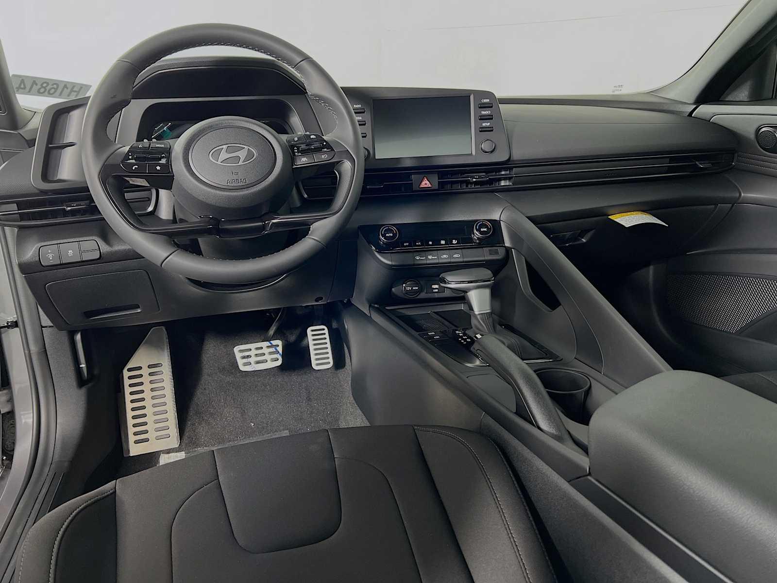 2025 Hyundai Elantra SEL Convenience - Photo 6