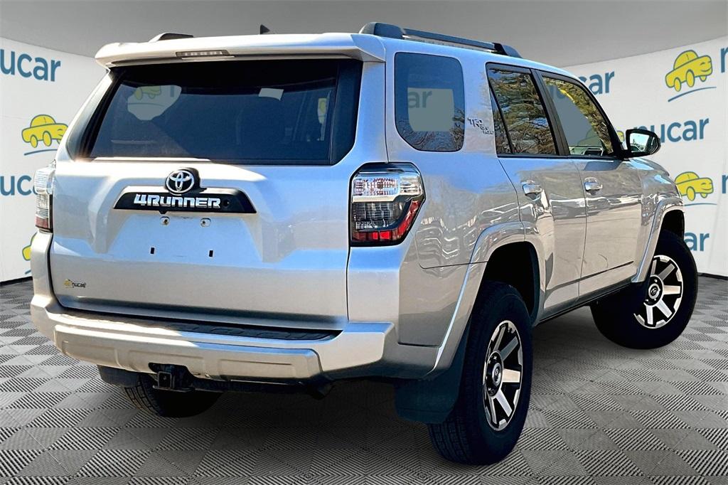 2019 Toyota 4Runner SR5 - Photo 6