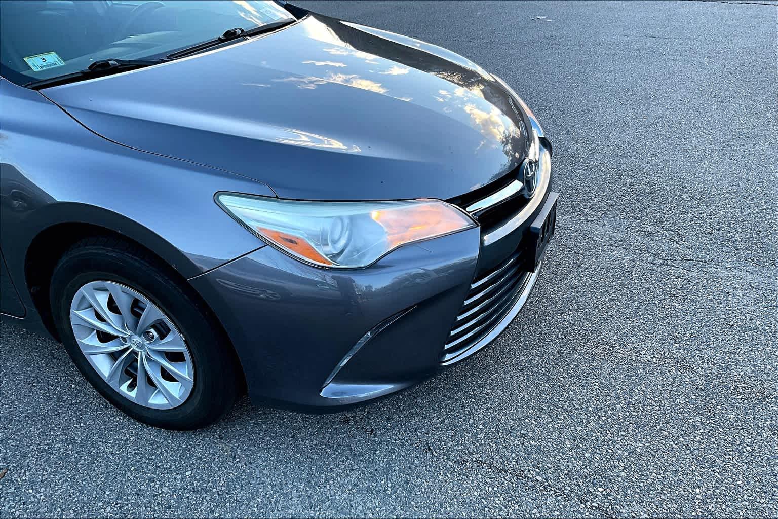 2016 Toyota Camry LE - Photo 5