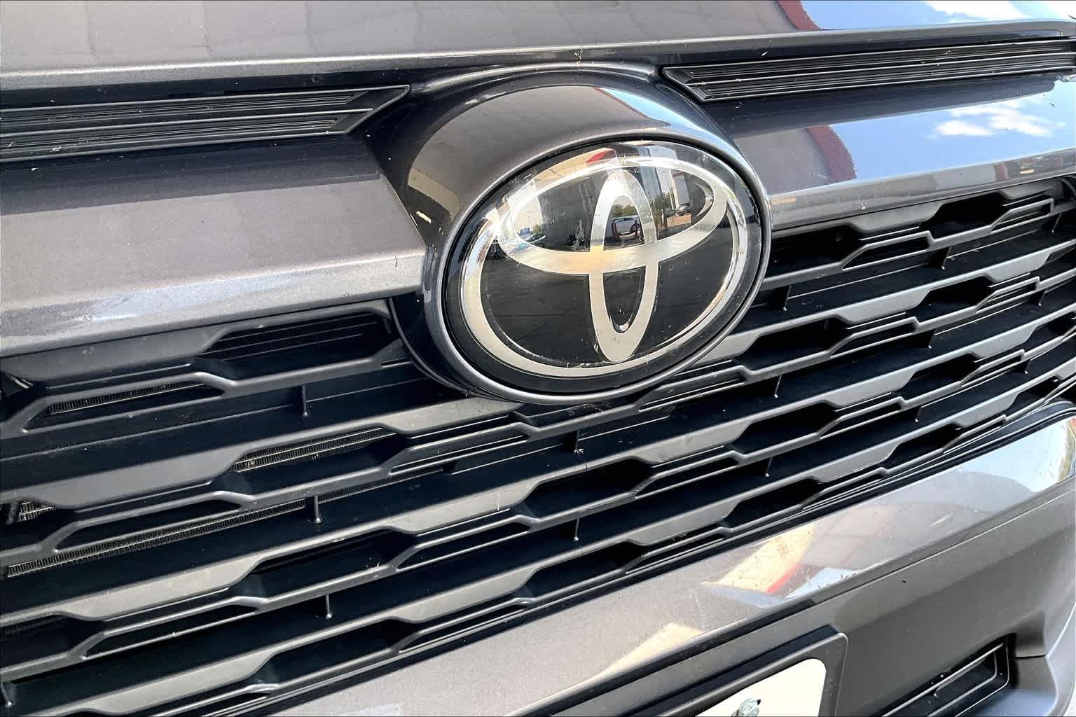 2021 Toyota RAV4 XLE - Photo 29