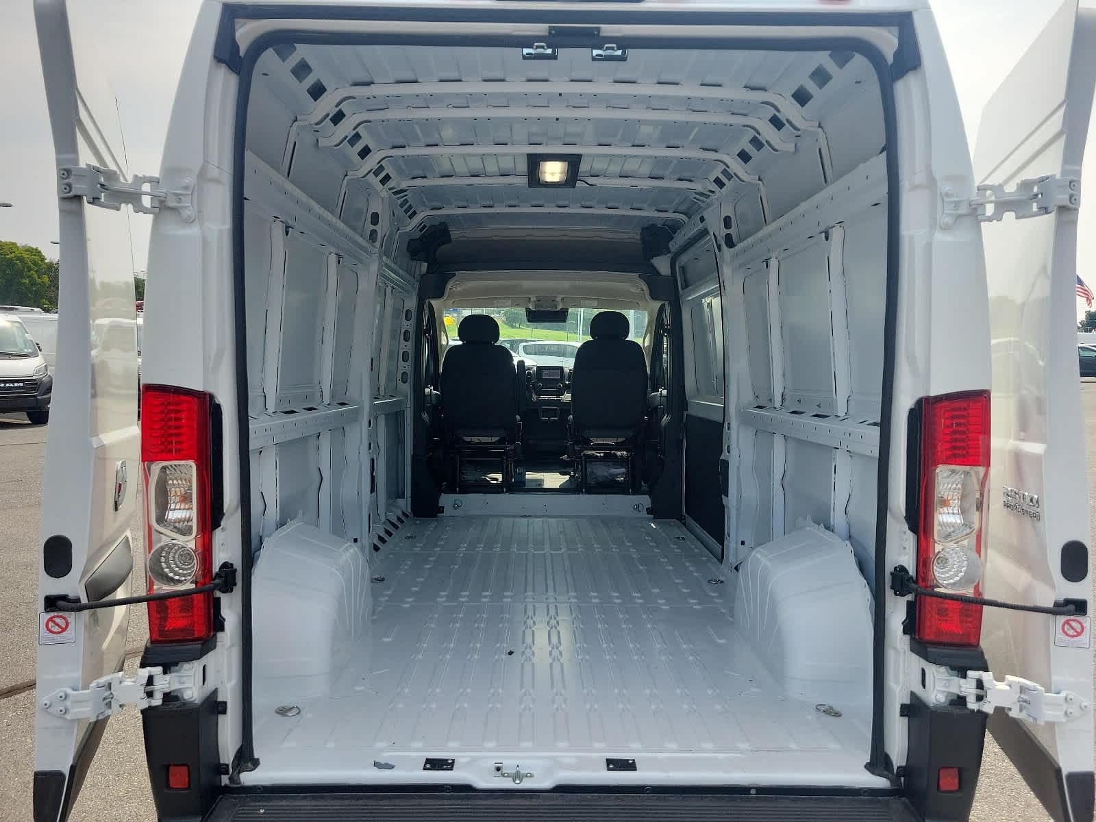 2024 Ram ProMaster Tradesman - Photo 19