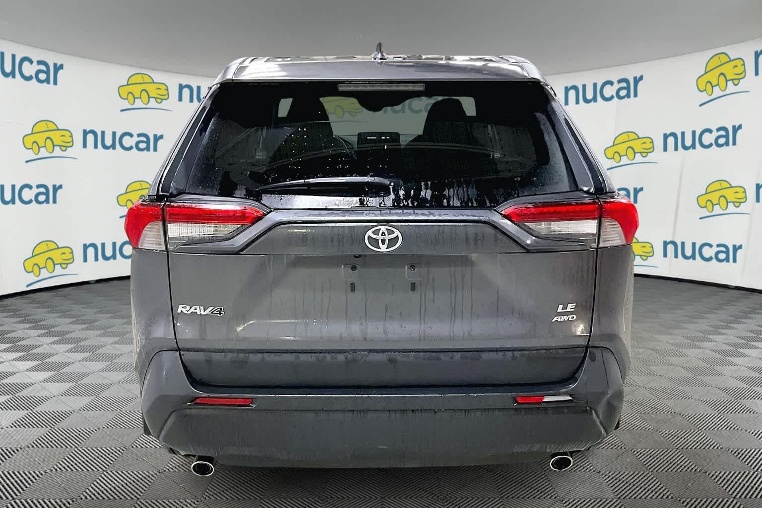 2022 Toyota RAV4 LE - Photo 5