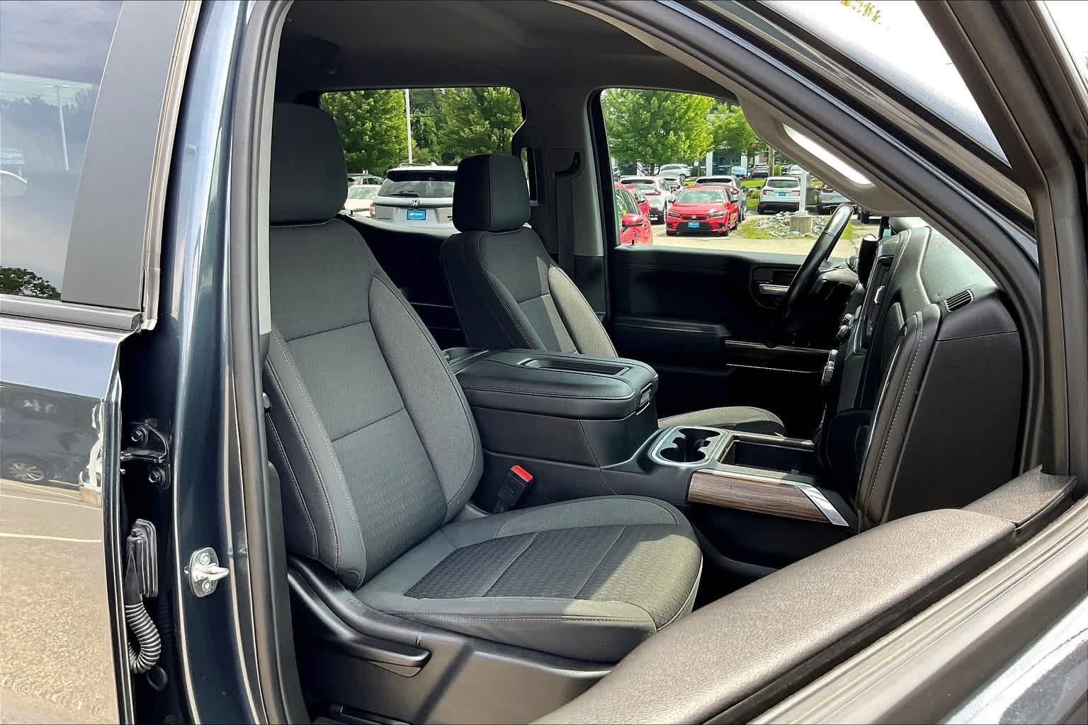 2021 Chevrolet Silverado 1500 LT Trail Boss 4WD Crew Cab 147 - Photo 11