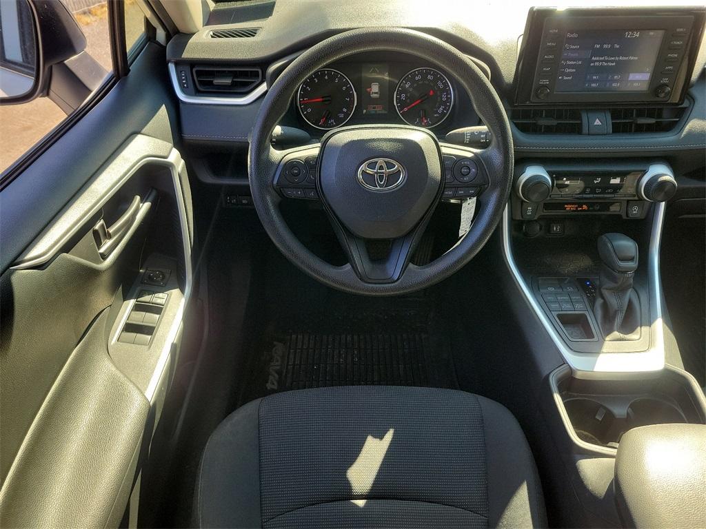 2019 Toyota RAV4 LE - Photo 11