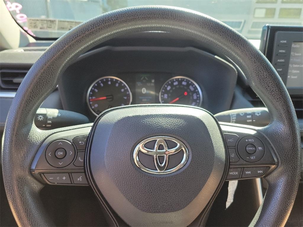 2019 Toyota RAV4 LE - Photo 18